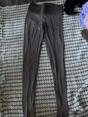 Cute Booty Lounge High-Waist Leggings in Taupe